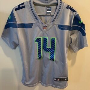 Grey DK Metcalf Women’s Seattle Seahawks jersey. Size L. Nike. Like new!